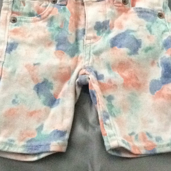 Little Girl’s Levi’s Bermuda Shorts - Picture 2 of 6